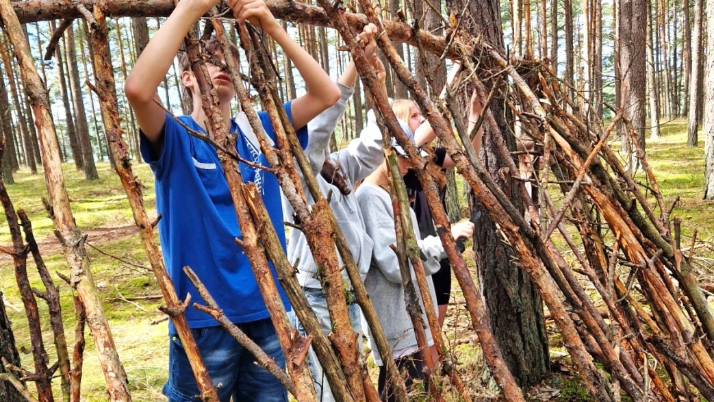 młodzież lato survival